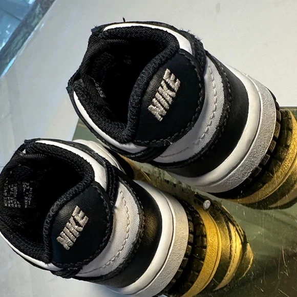 Nike Kids Black and White Sneakers 3C - Picture 10 of 11